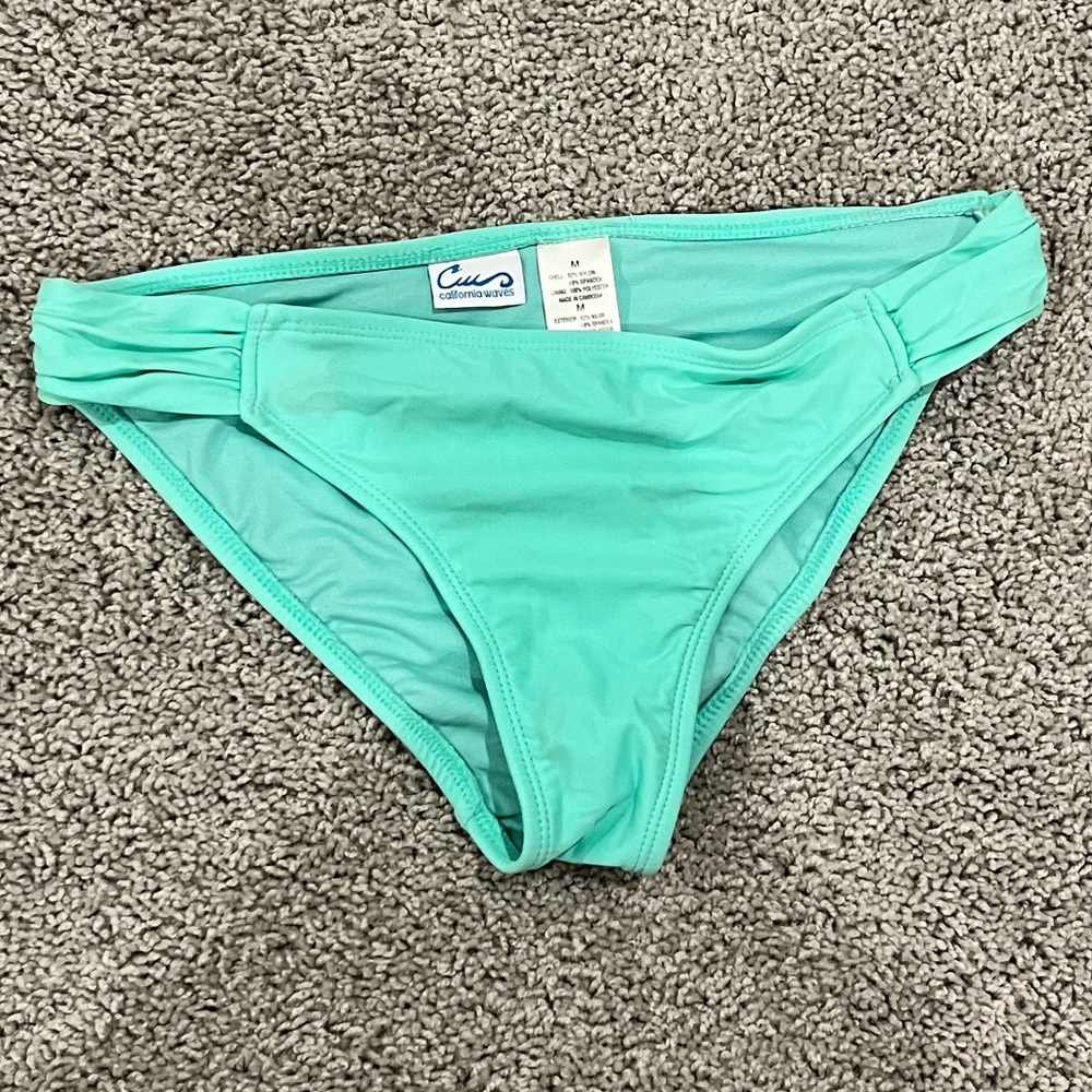 California Waves bottoms size M